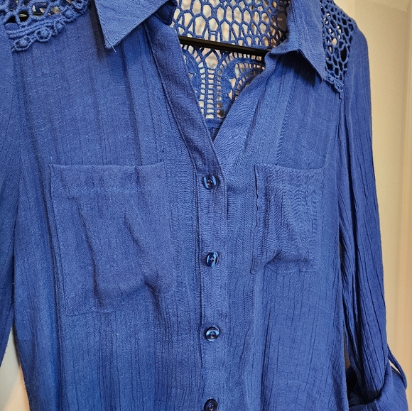 Mine royal blue blouse. Size small - Picture 4 of 5